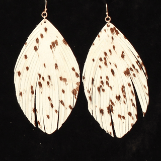 Cowboy Swagger Blazin Roxx Fringed Teardrop Cream Earring